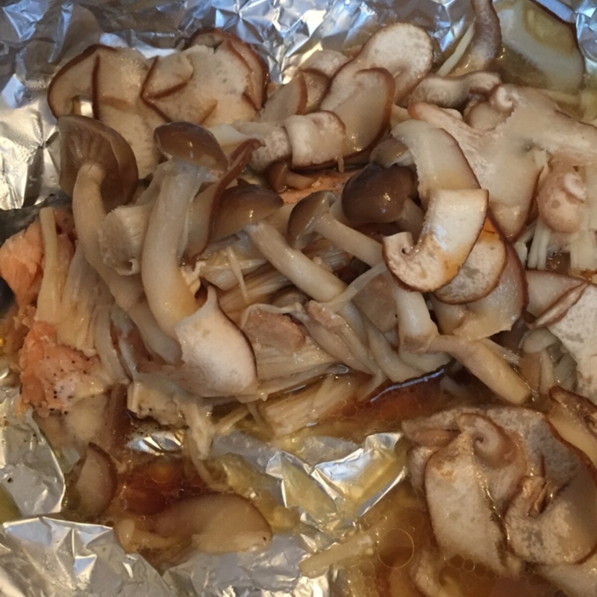 フライパンで キノコたっぷり鮭のホイル焼き レシピ 作り方 By Nitamago14 楽天レシピ フライパンで キノコたっぷり鮭のホイル焼き レシピ 作り方 By Nitamago14 楽天レシピ
